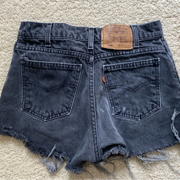 VINTAGE BLACK LEVIS SHORTS - Picture 2 of 3